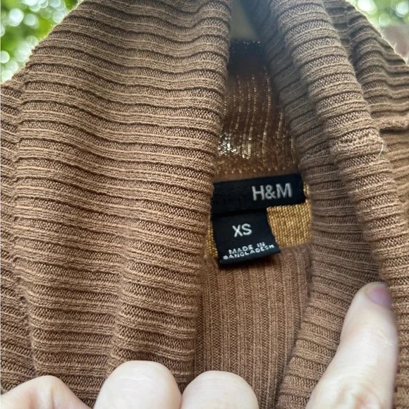 H&M Taupe Turtleneck Sweater - Picture 2 of 2